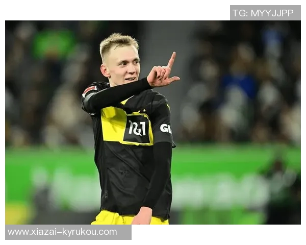 多特蒙德半场领先斯图加特埃姆雷詹点球破门拜尔补射得分