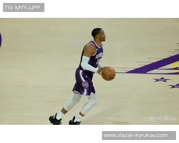 布克半场表现出色10投6中斩获15分并罚球全中助力球队稳定火力 布克半场表现出色10投6中斩获15分并罚球全中助力球队稳定火力